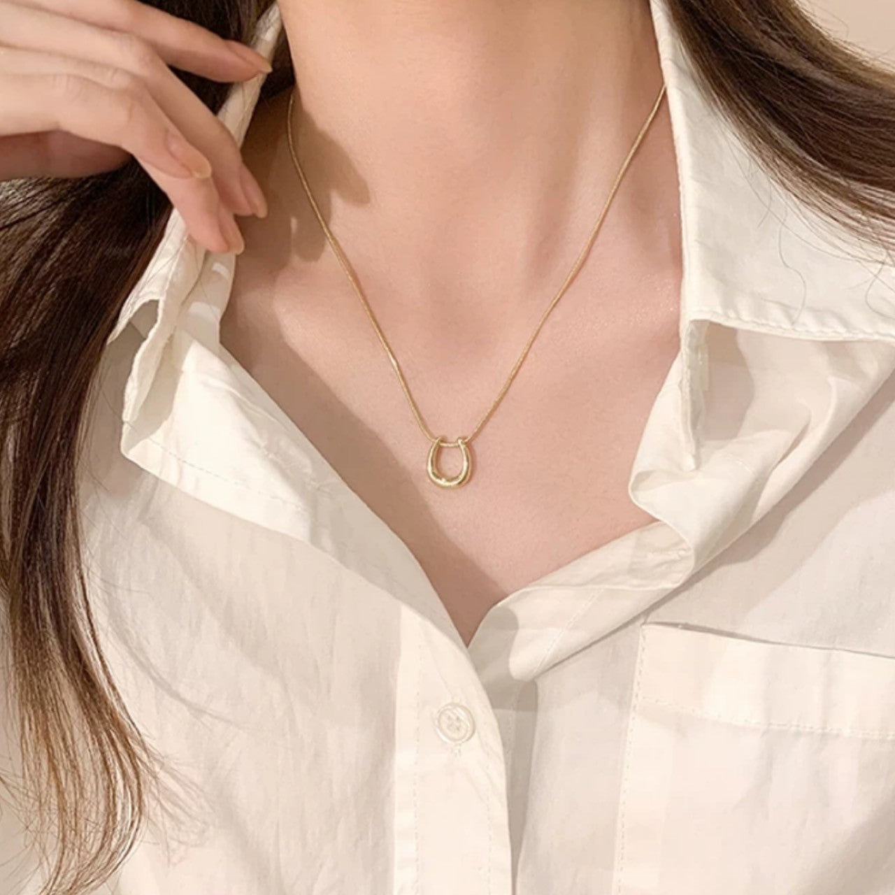 horseshoe necklace