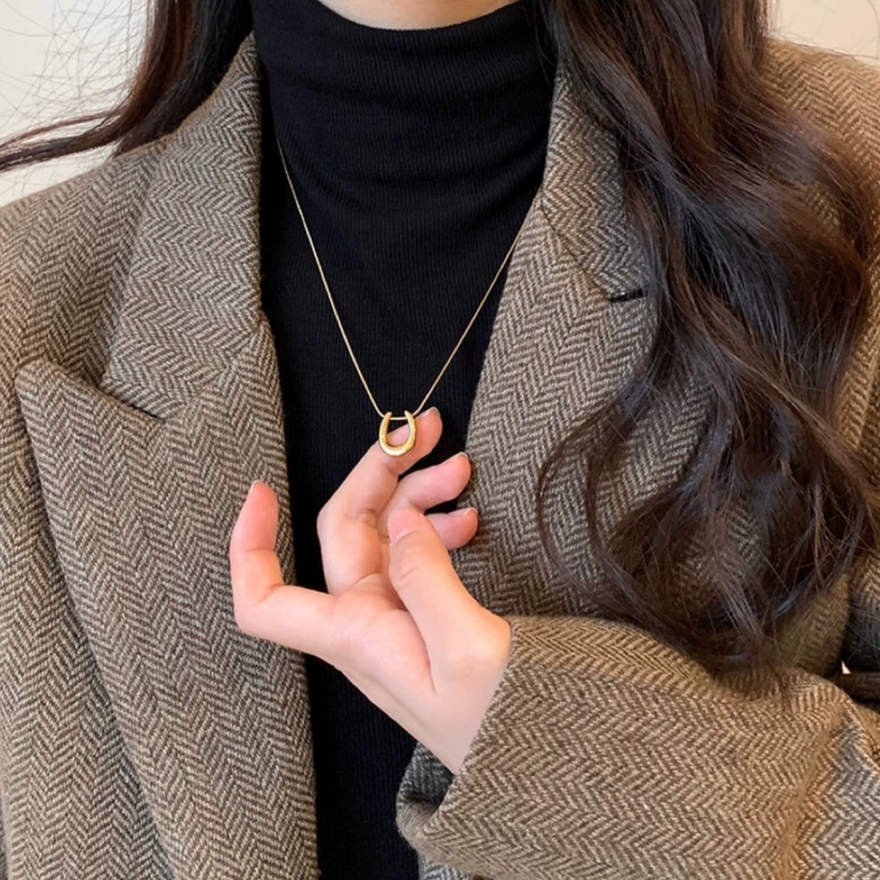 horseshoe necklace