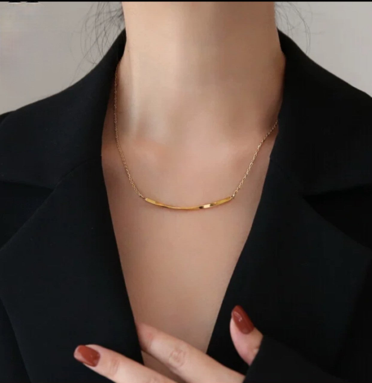 twist smile necklace