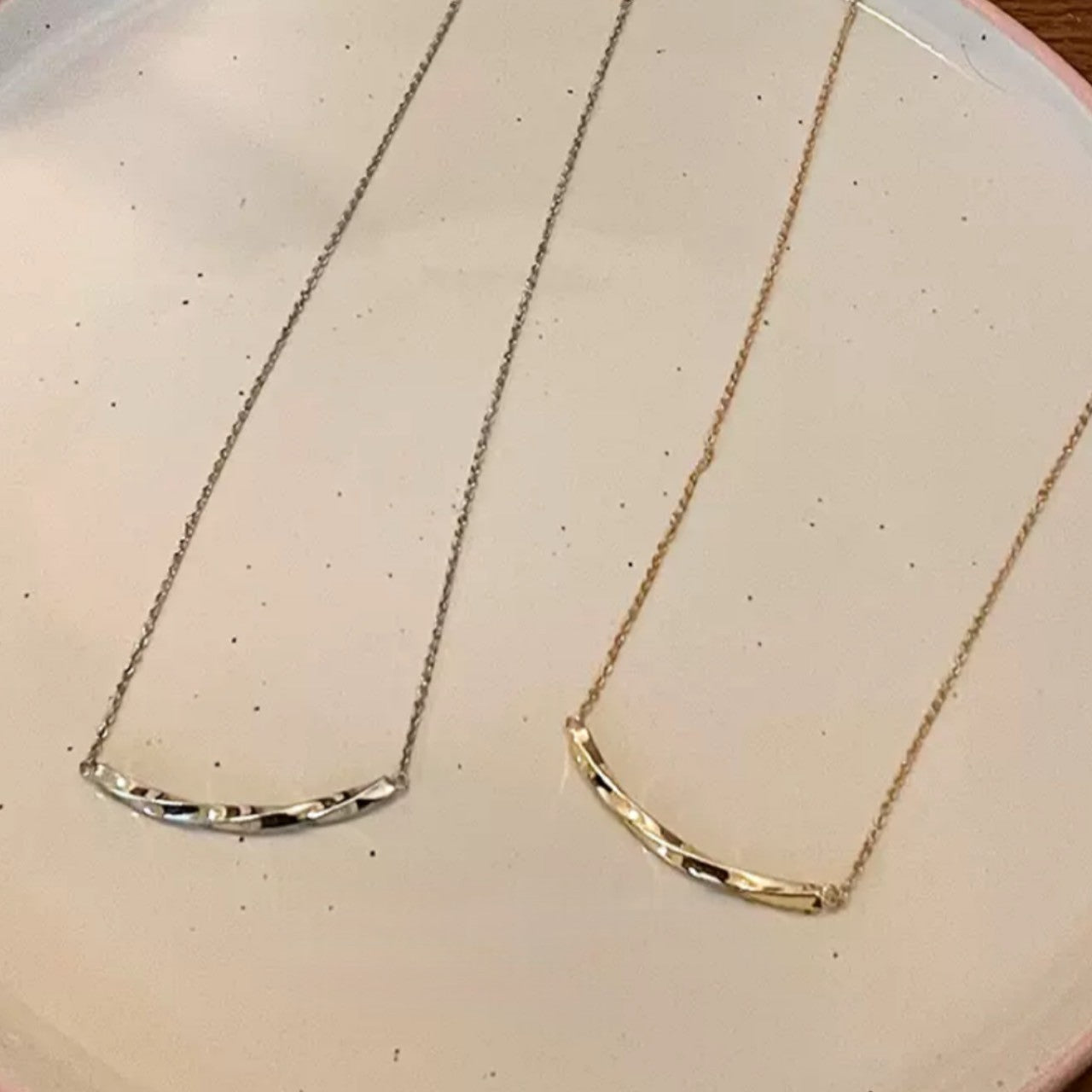twist smile necklace