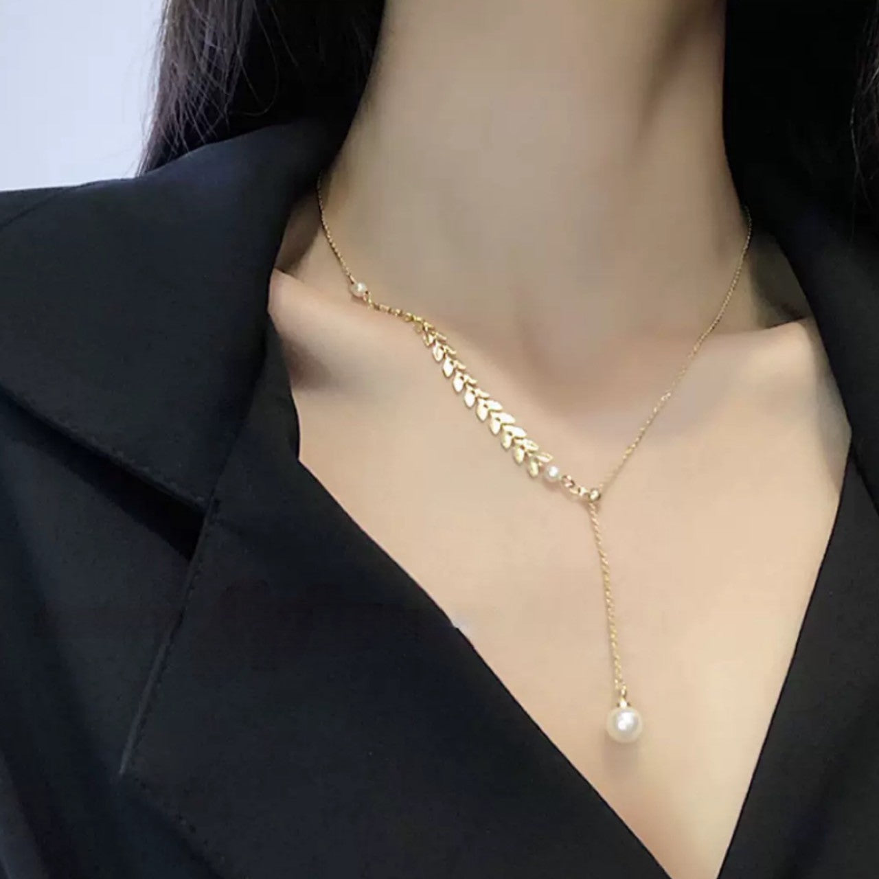 leaf line pearl necklace