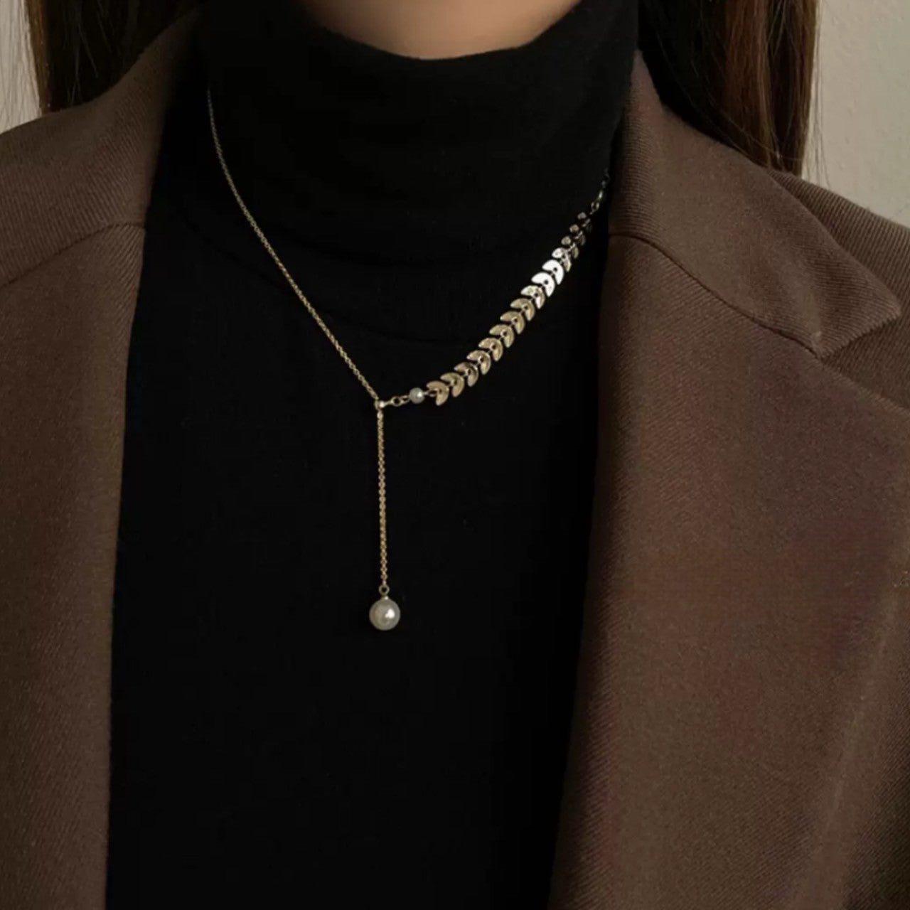 leaf line pearl necklace