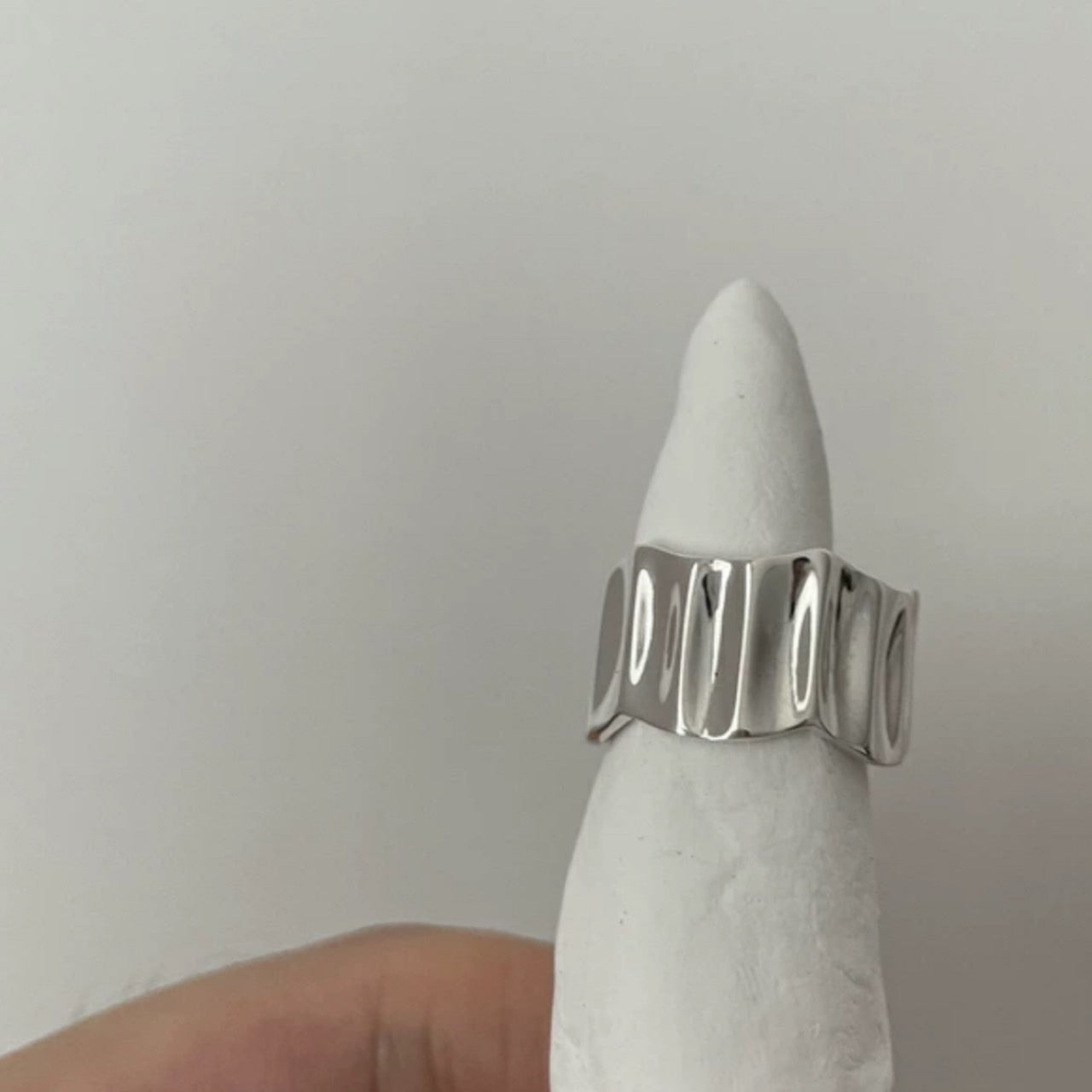 square flame ring & wide wave ring