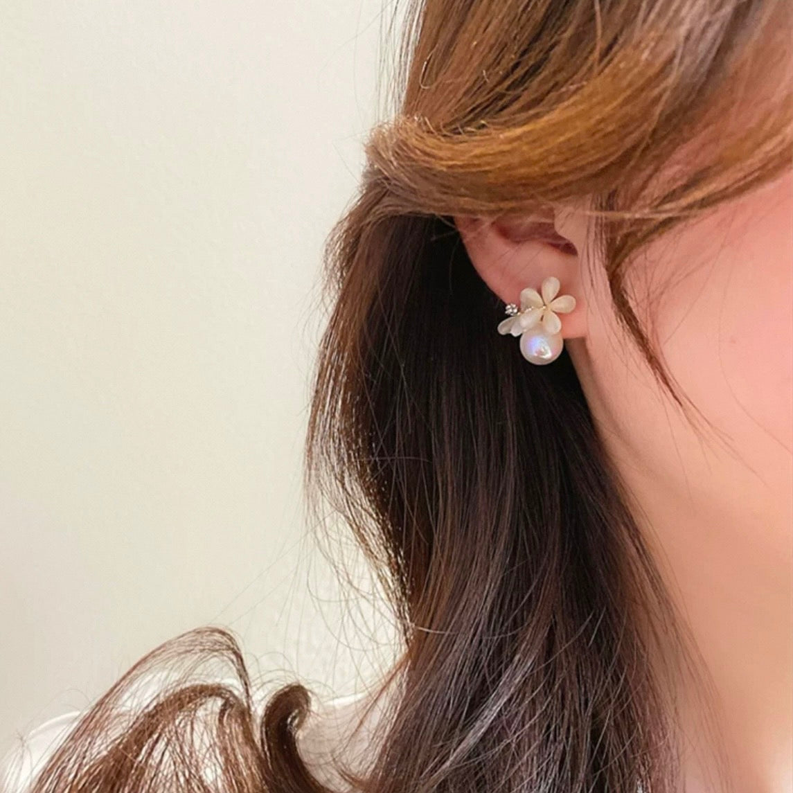 white flower pearl pierce