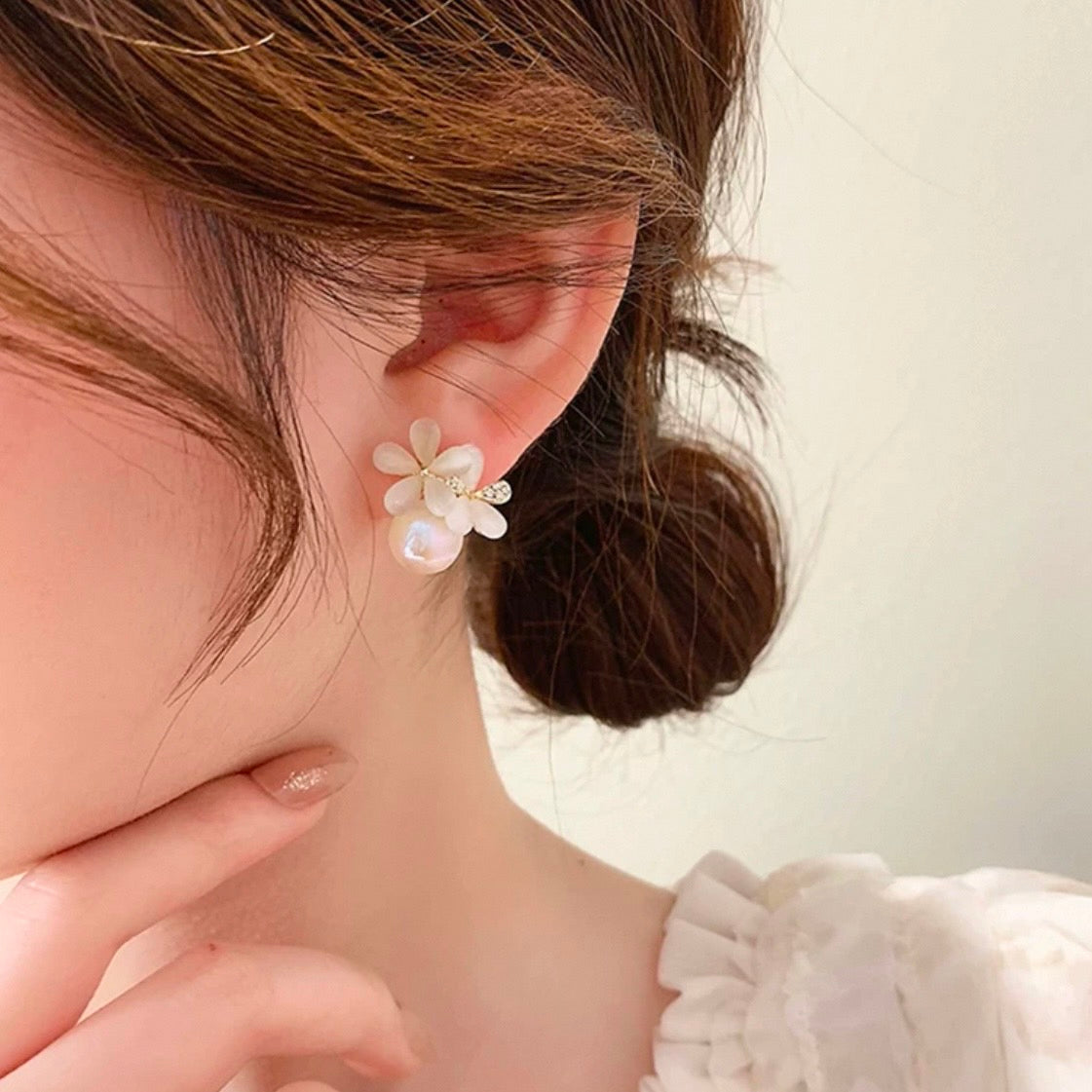 white flower pearl pierce