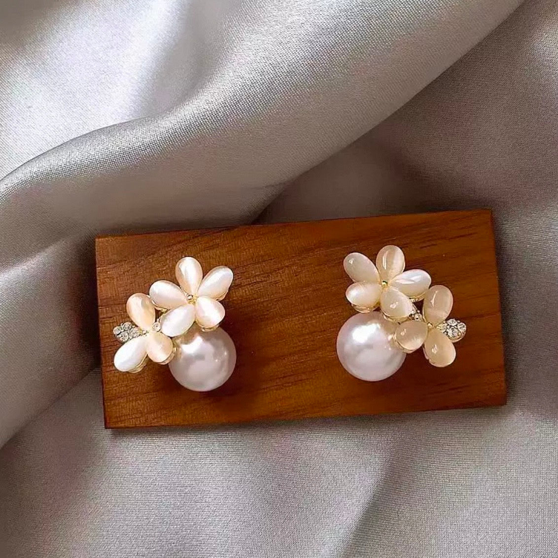 white flower pearl pierce