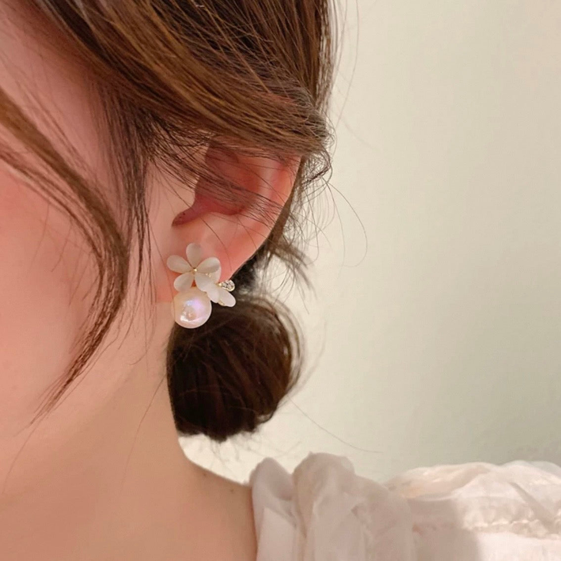 white flower pearl pierce