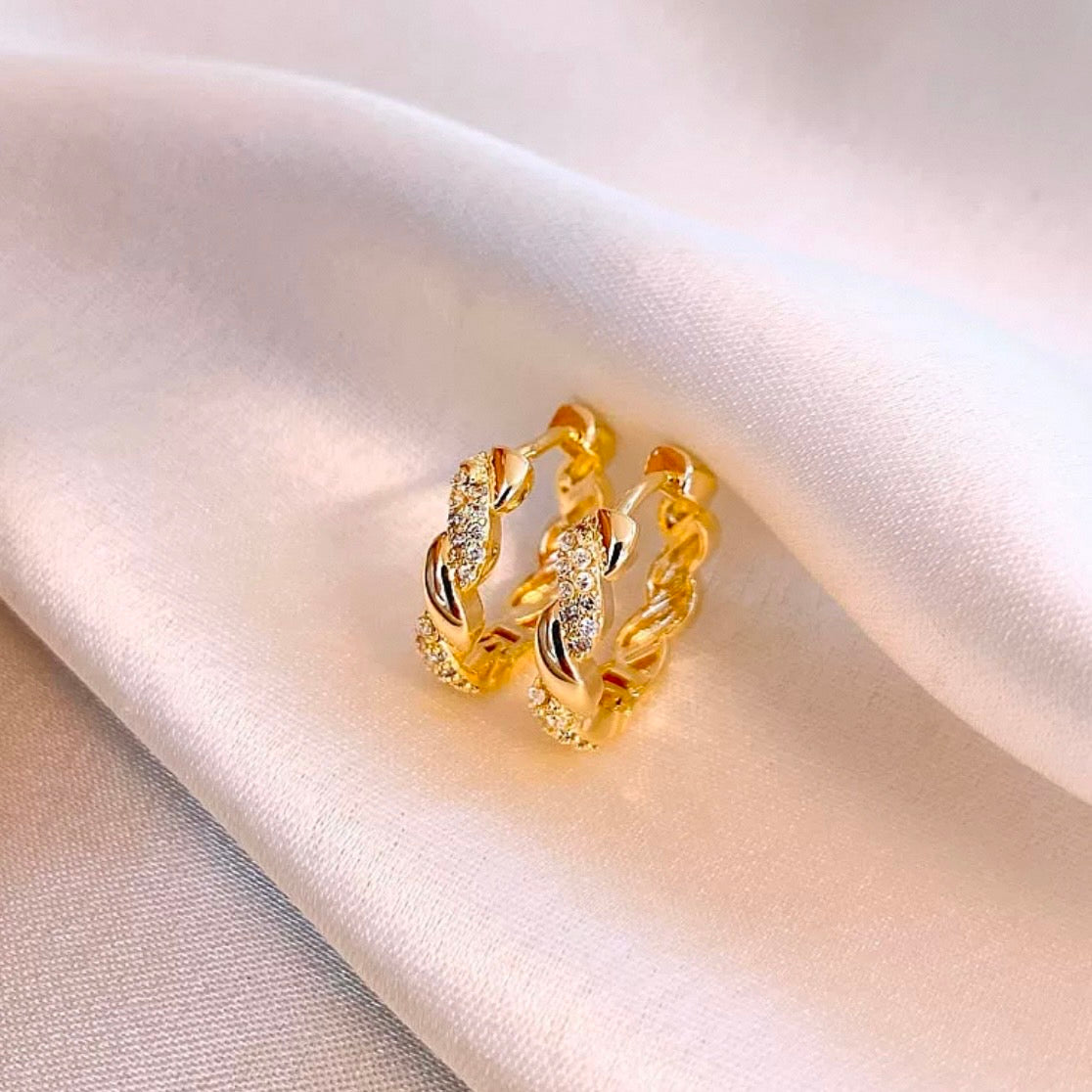 gold twist pierce