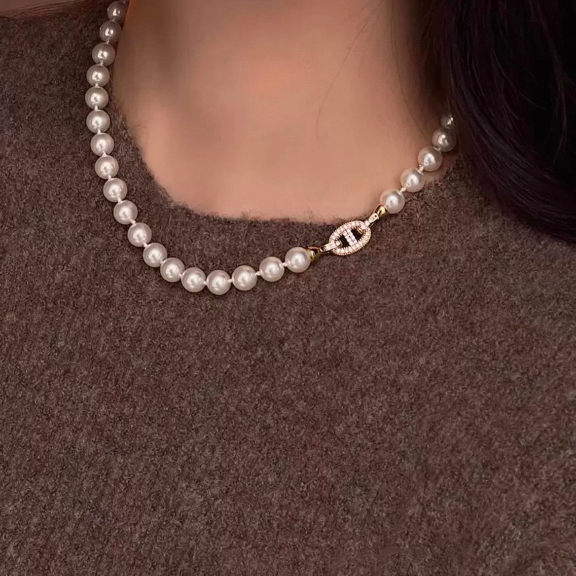 elegant pearl necklace