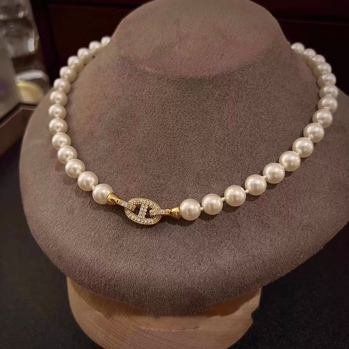 elegant pearl necklace
