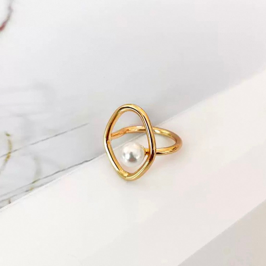 circle pearl ring