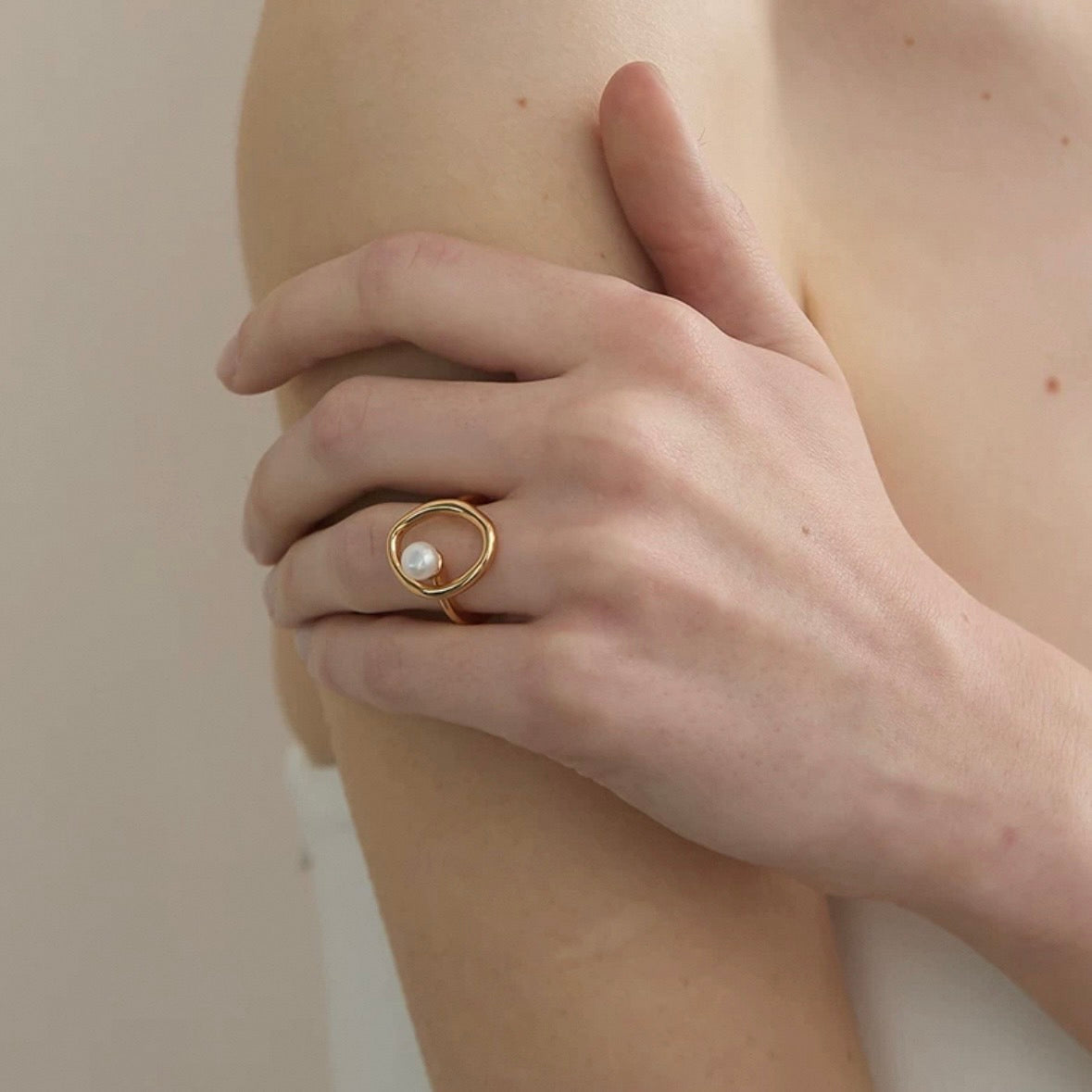 circle pearl ring
