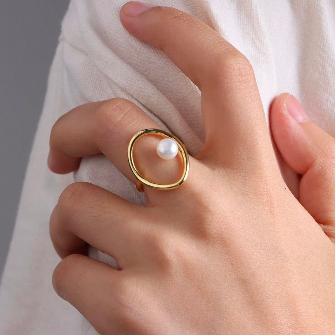 circle pearl ring