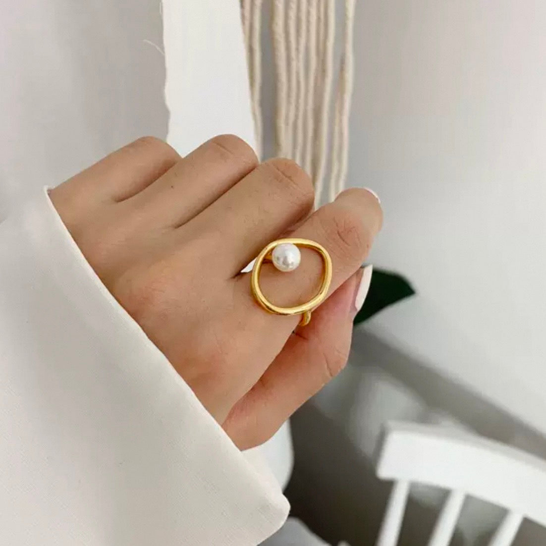 circle pearl ring