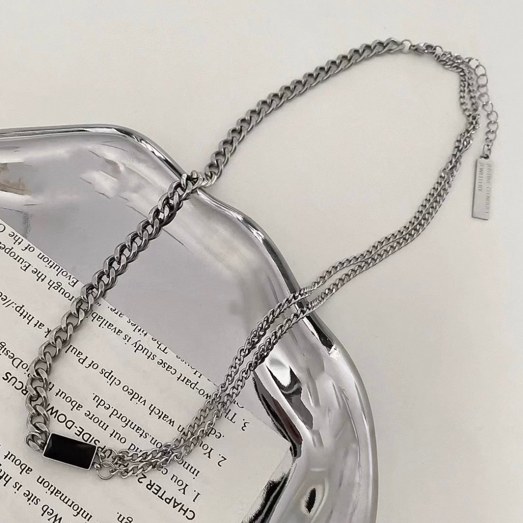 black stone & chain necklace