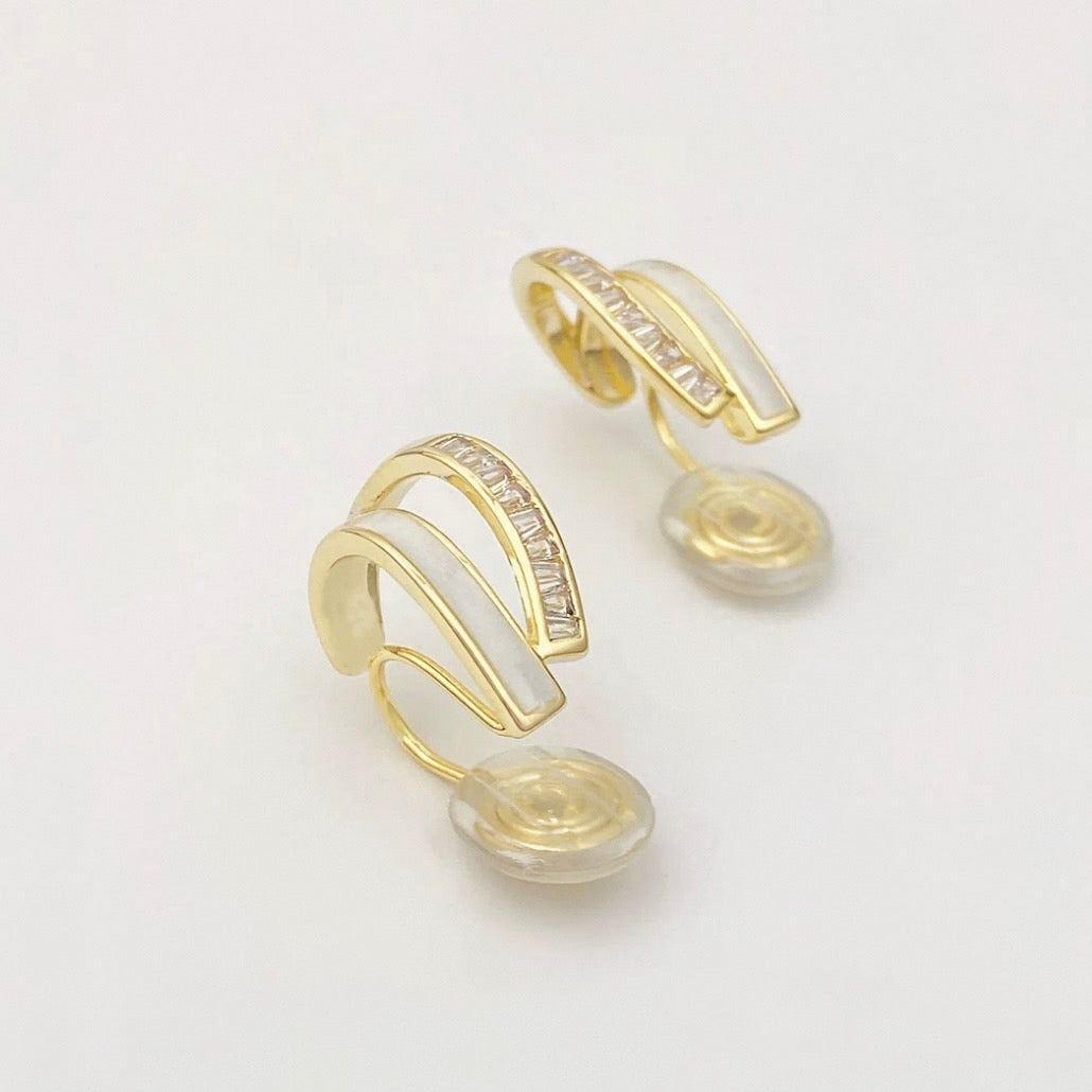 white & gold earring