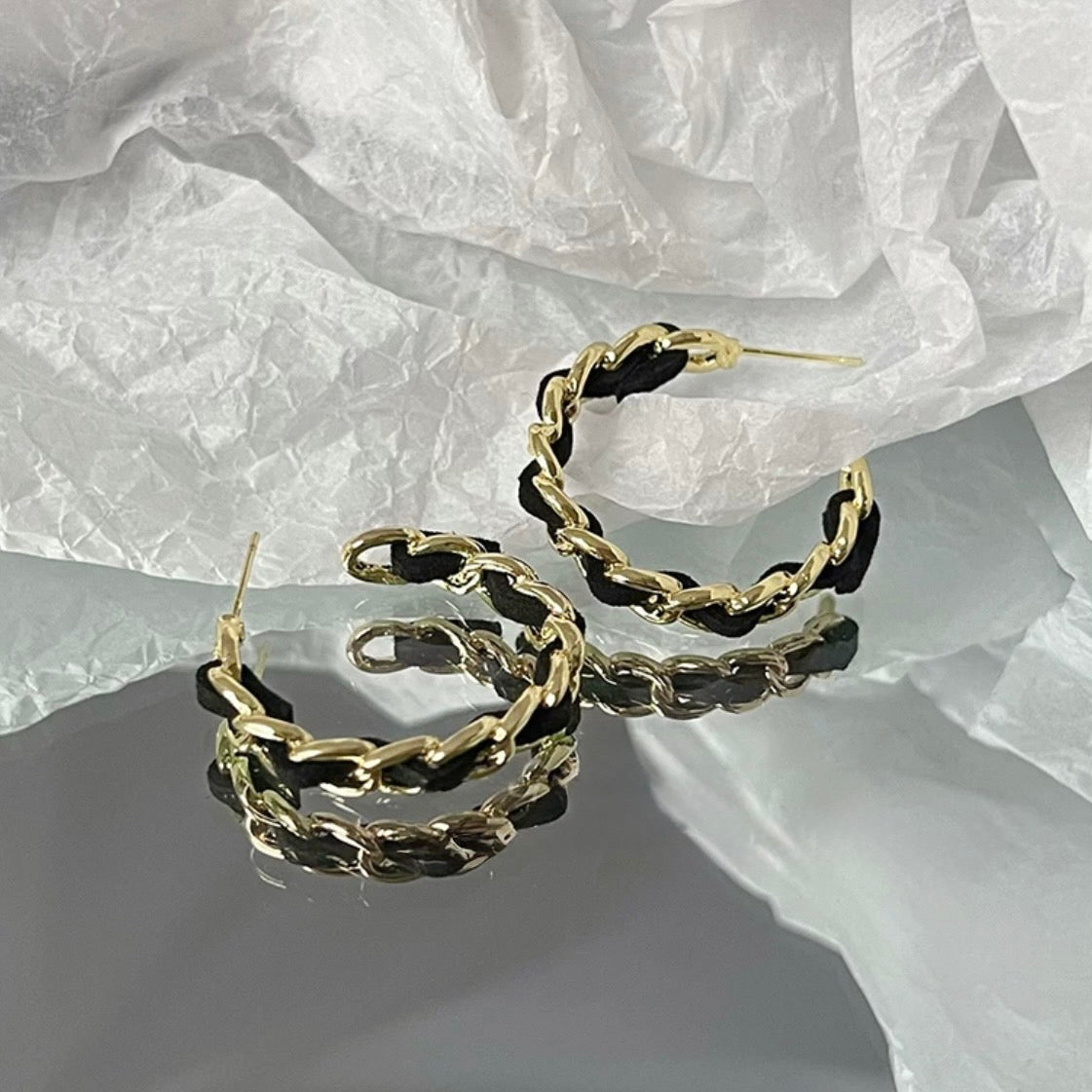 elegant black twist pierce