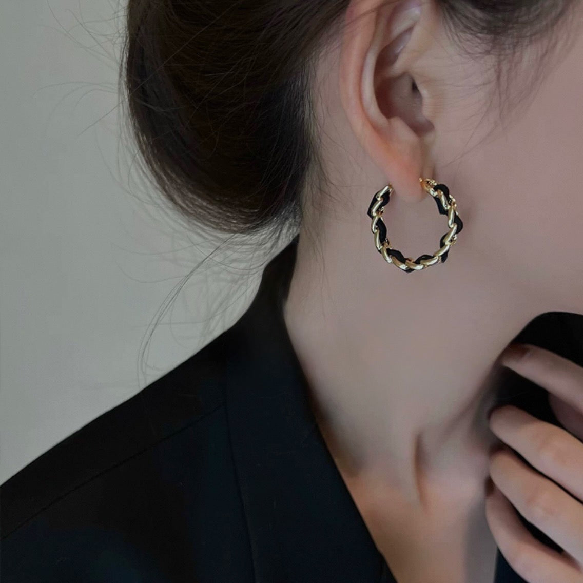 elegant black twist pierce