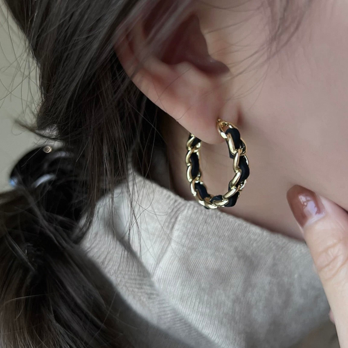 elegant black twist pierce