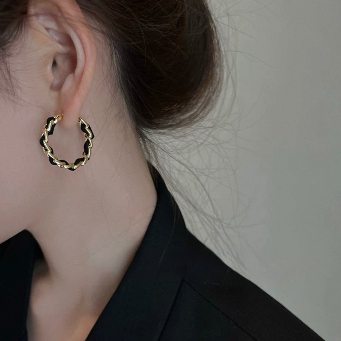 elegant black twist pierce