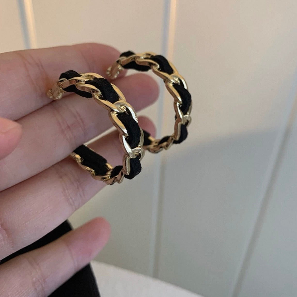 elegant black twist pierce