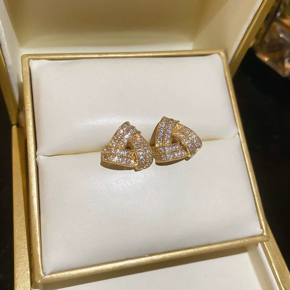 triangle shiny ribon pierce