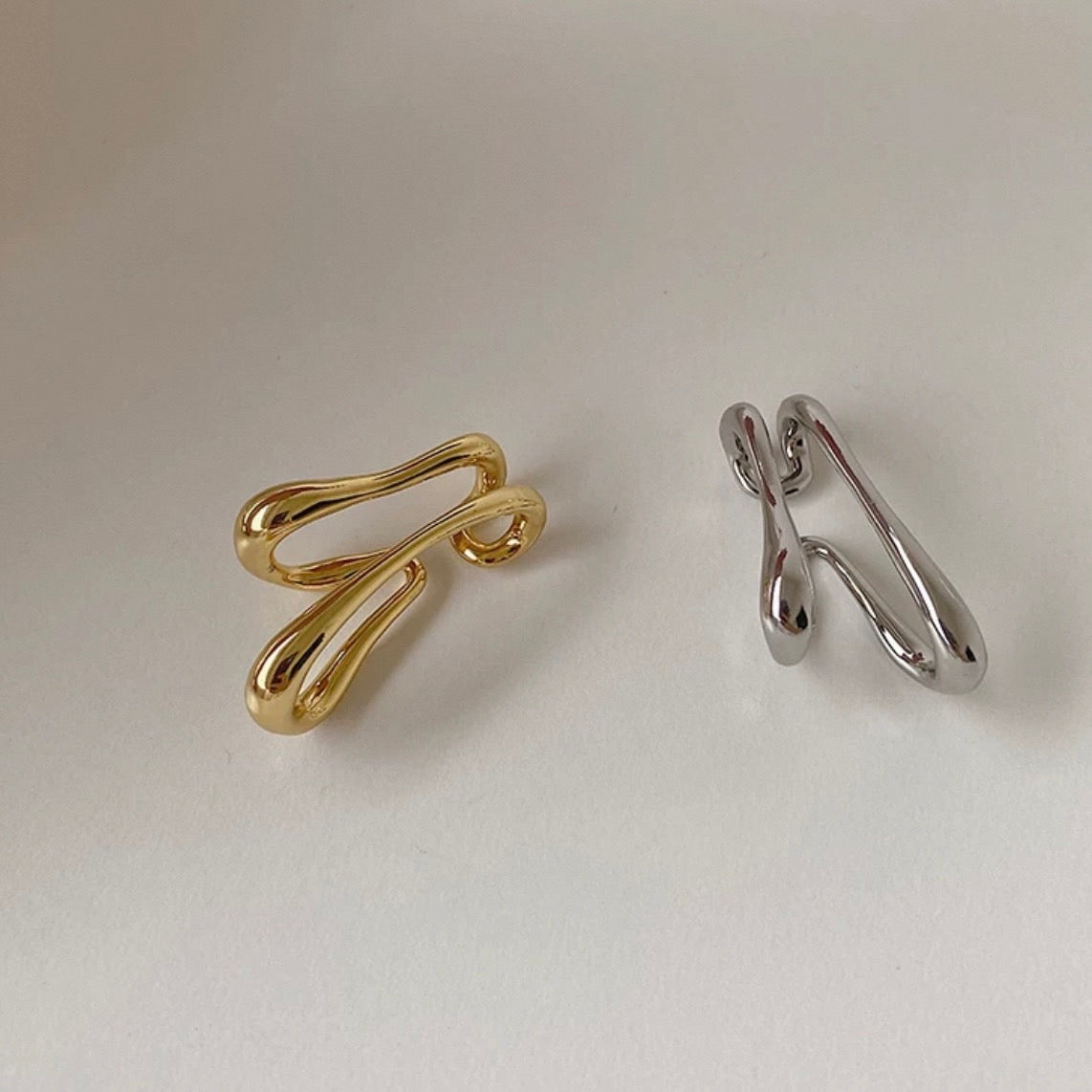 melty curve earcuff