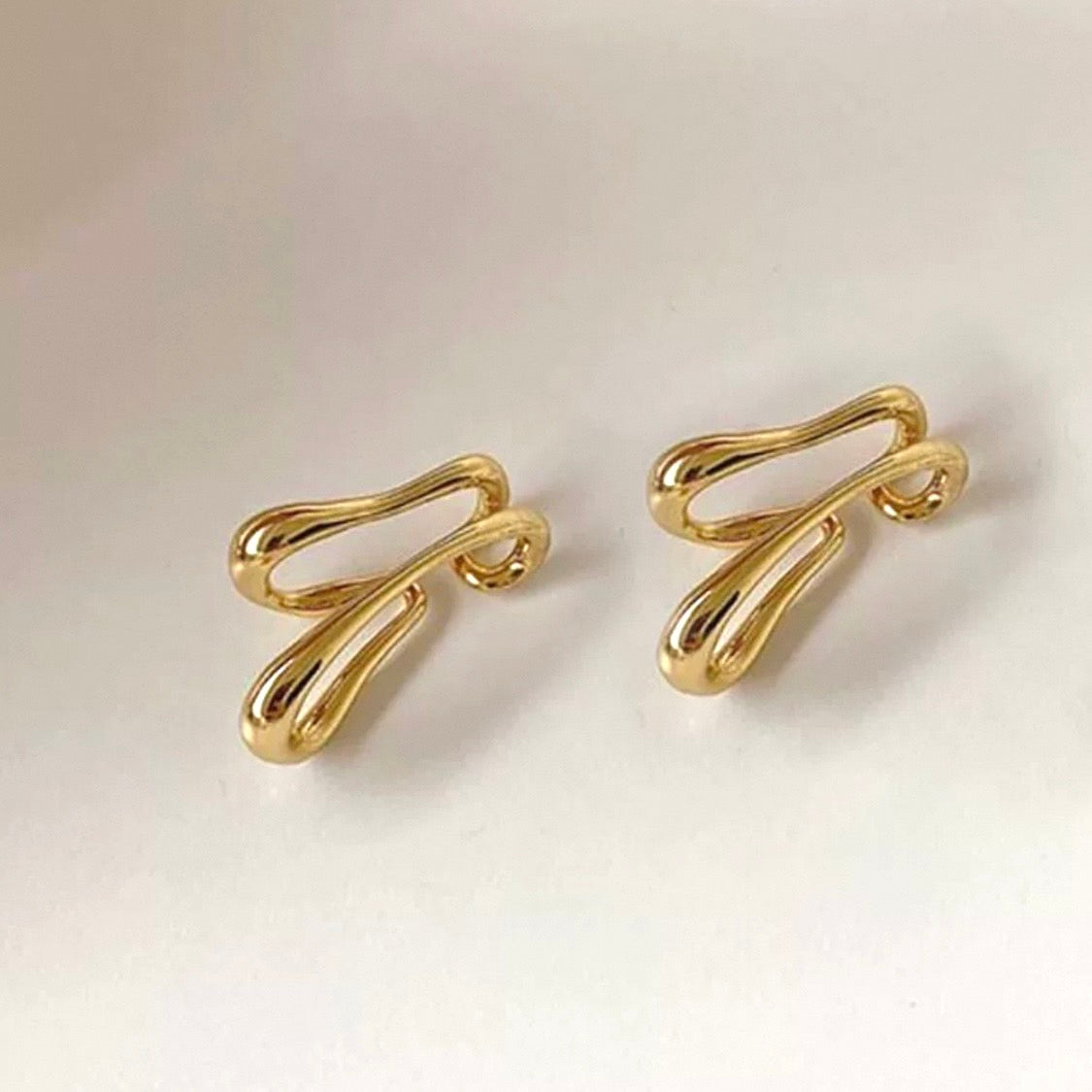 melty curve earcuff