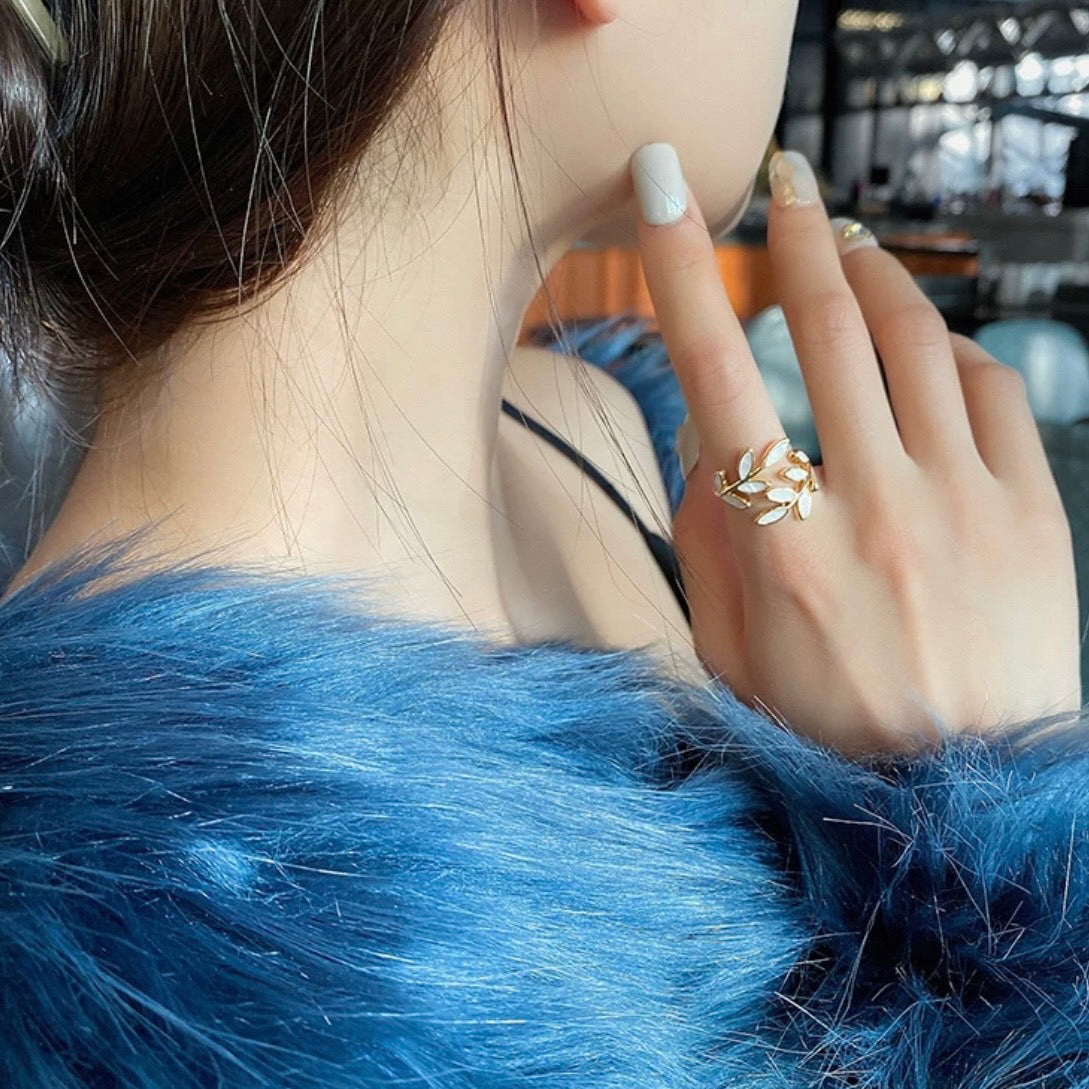 white leaf open ring