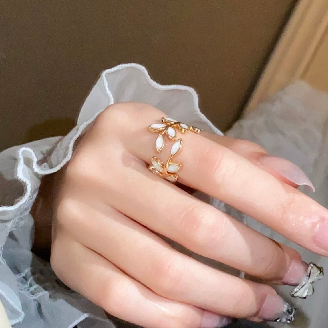 white leaf open ring