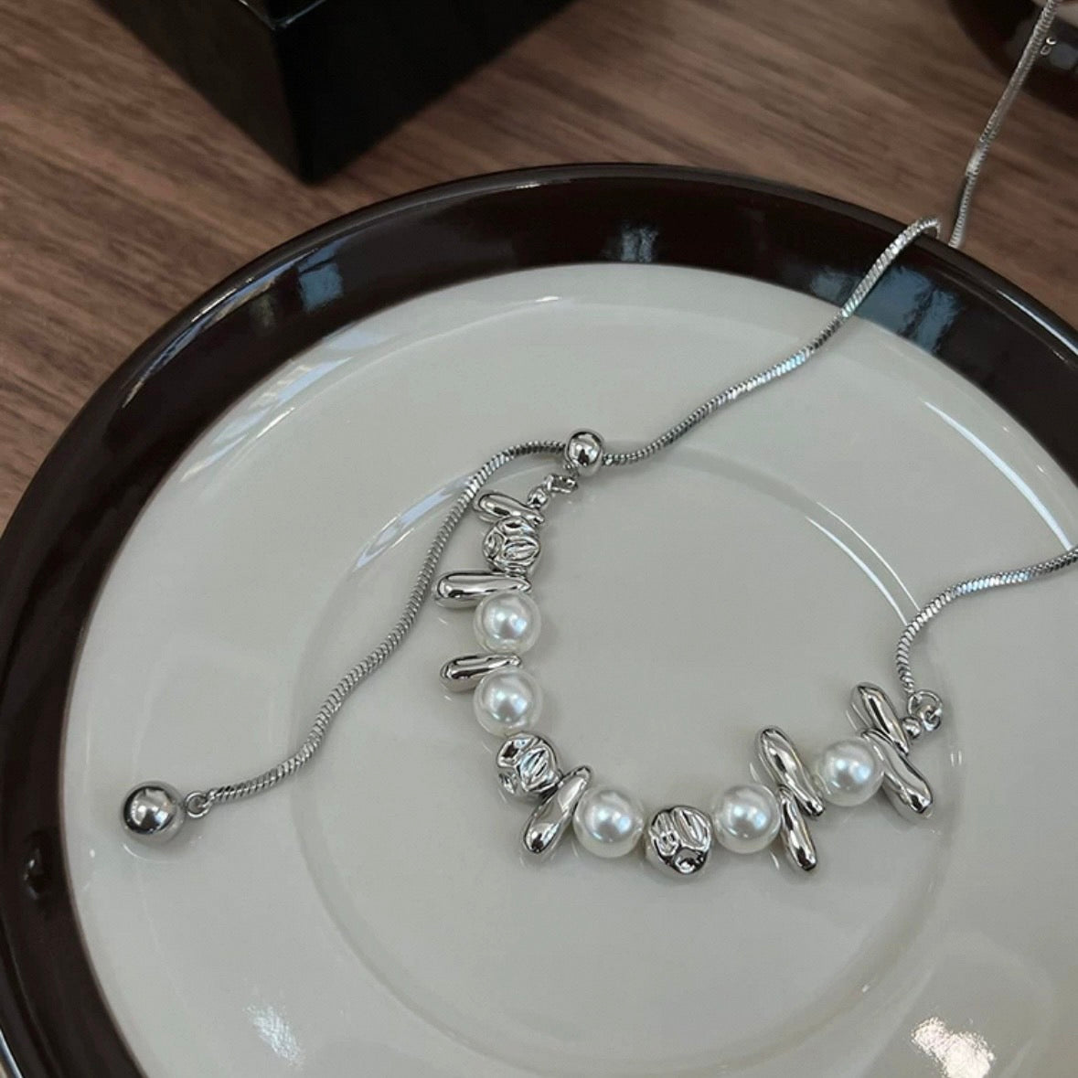 silver wave pearl necklace