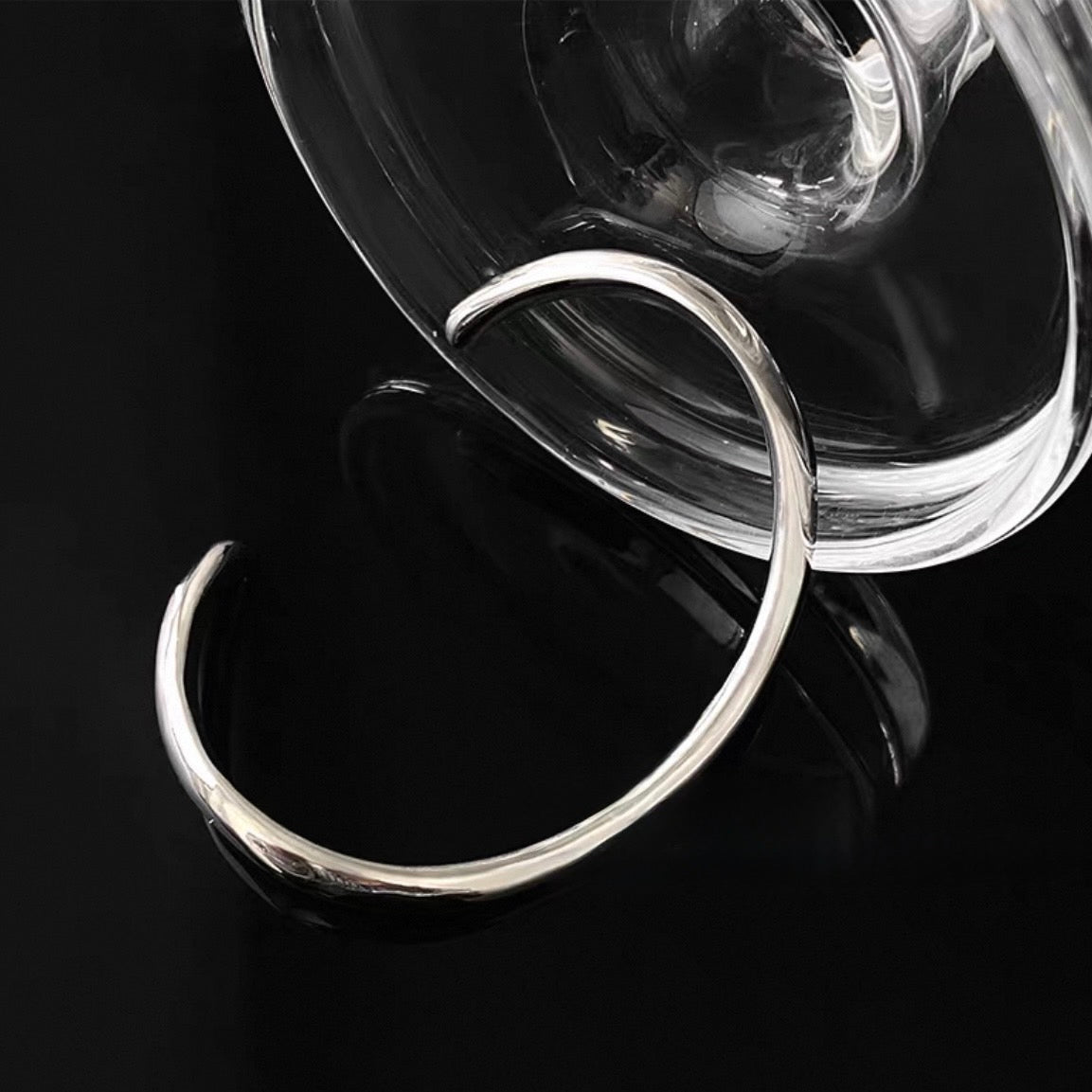 curve line bangle