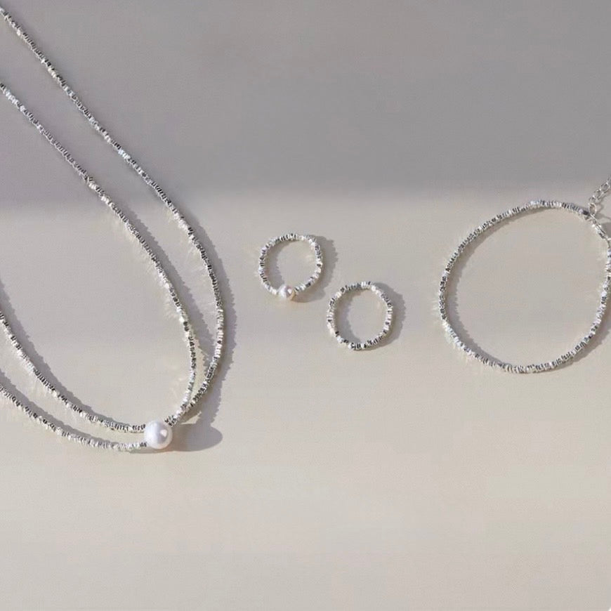 shimmer line necklace