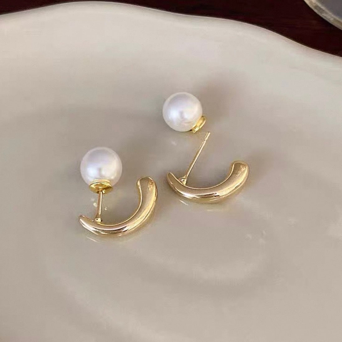 elegant curve pearl pierce