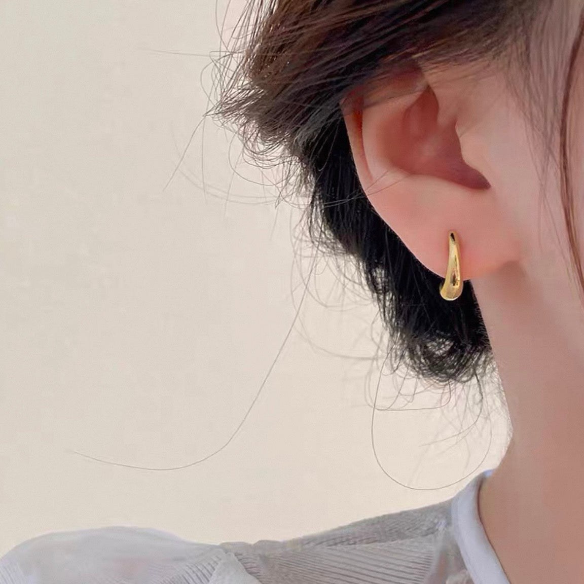 elegant curve pearl pierce