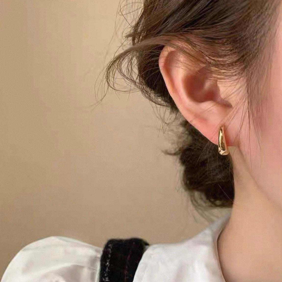 elegant curve pearl pierce