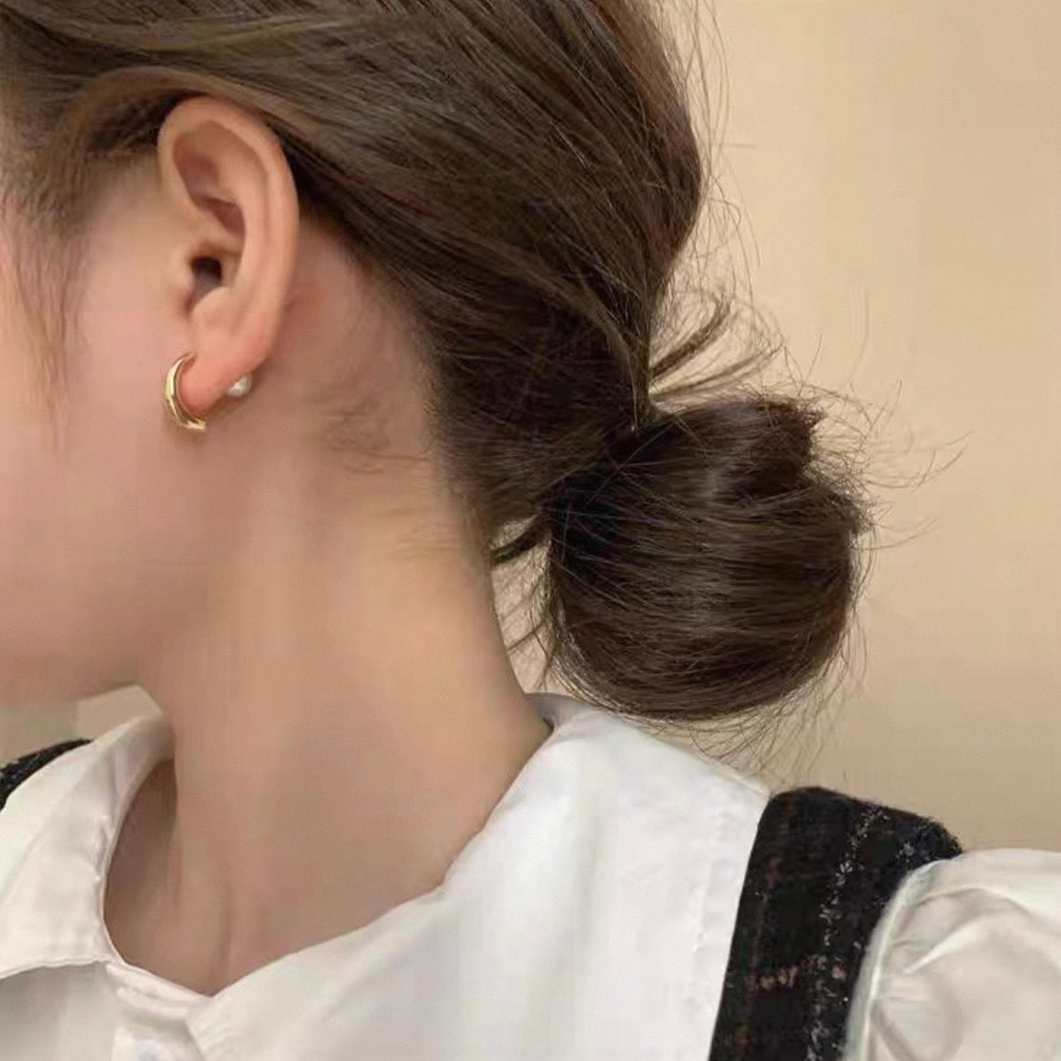 elegant curve pearl pierce