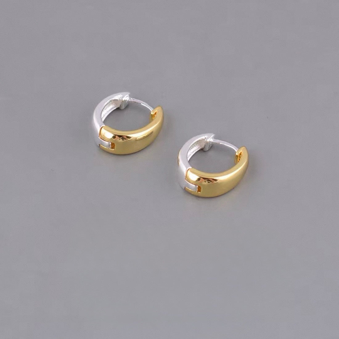 mini bicolor hoop pierce