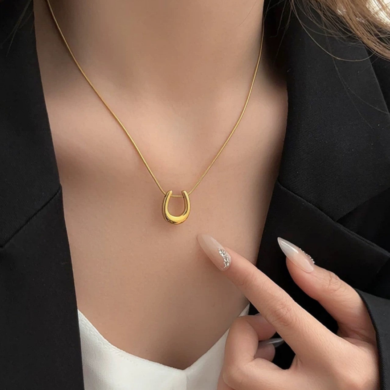 horseshoe necklace