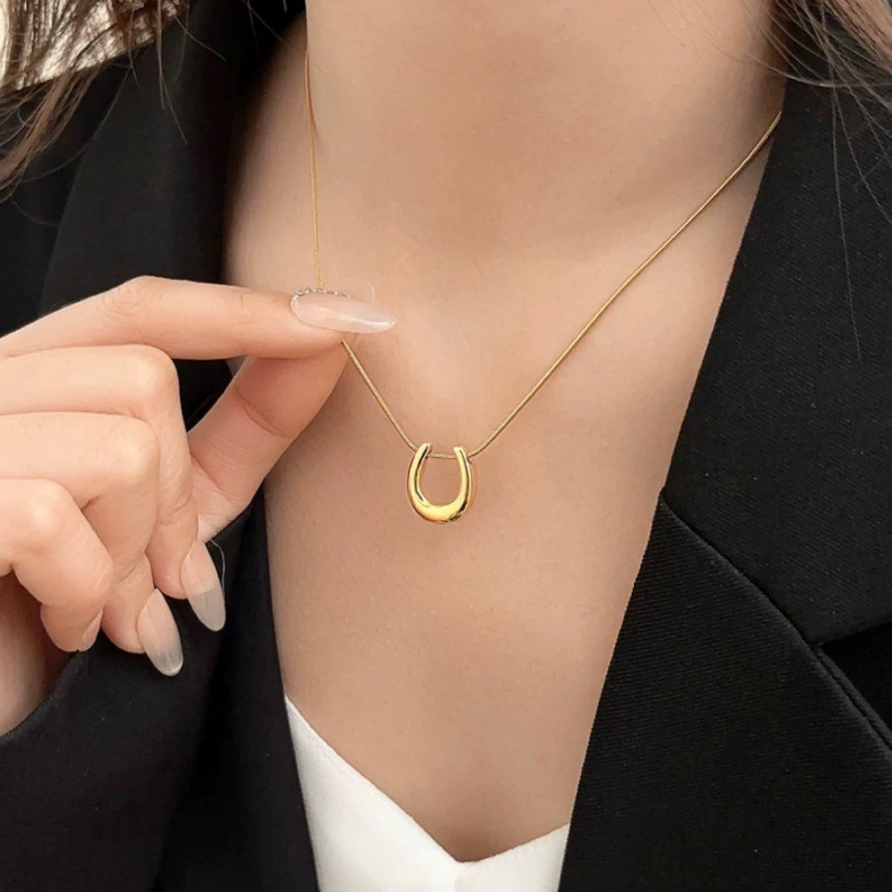 horseshoe necklace