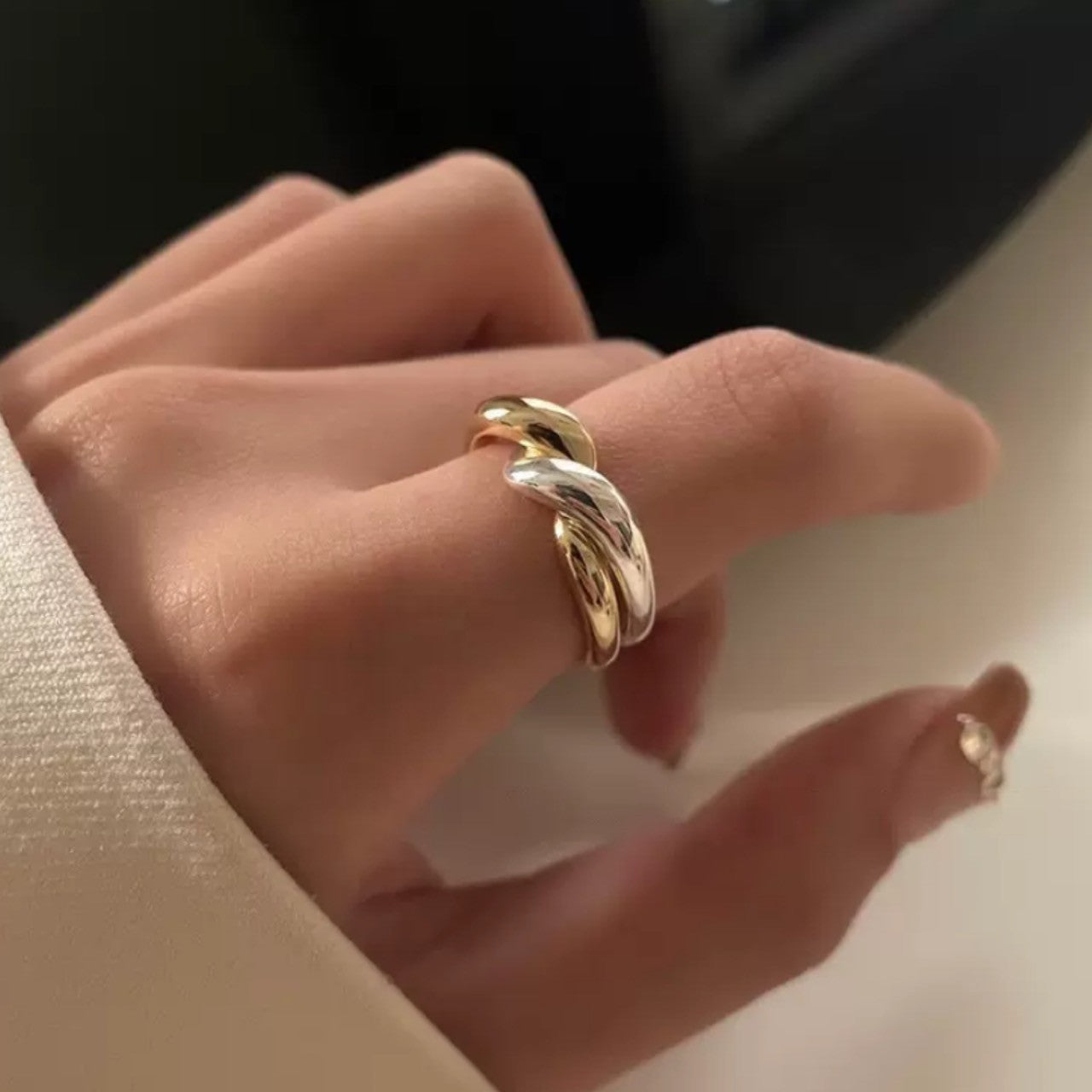 bicolor double twist ring