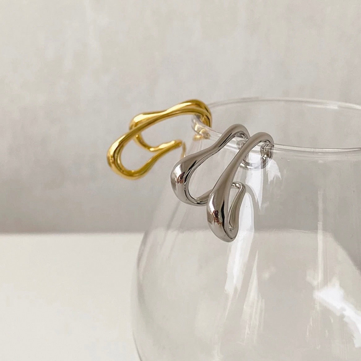 melty curve earcuff