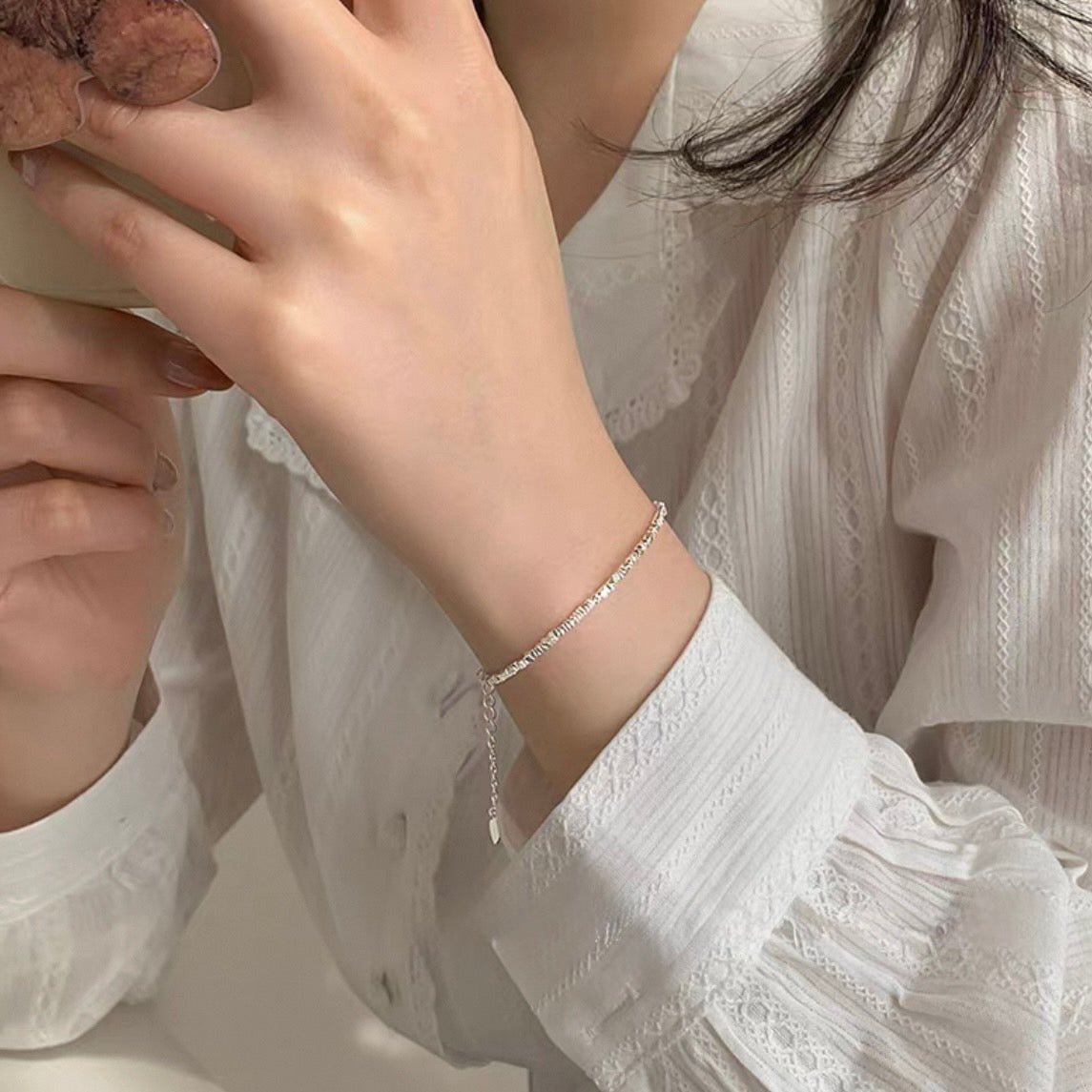 shimmer line necklace