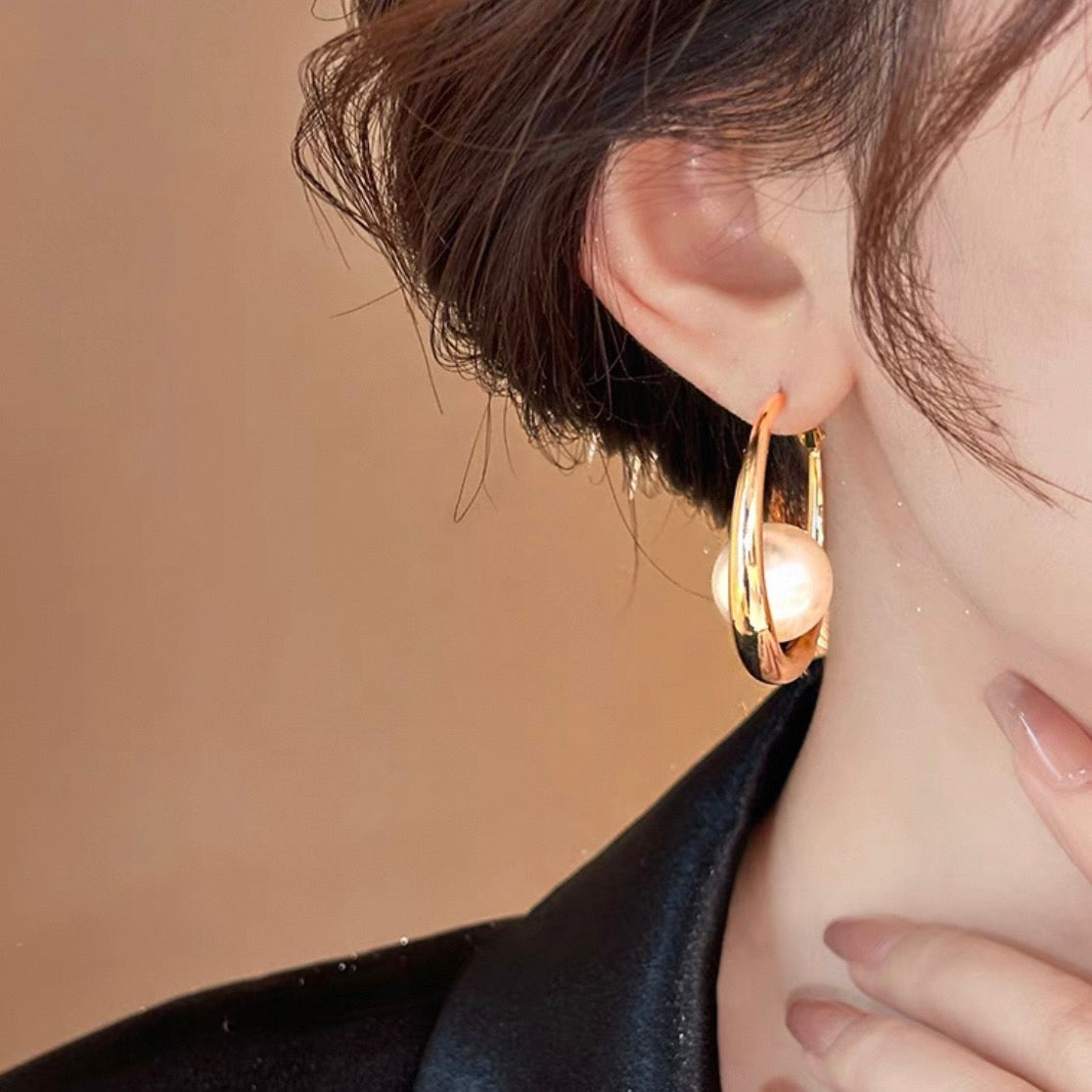 gold orb pearl pierce