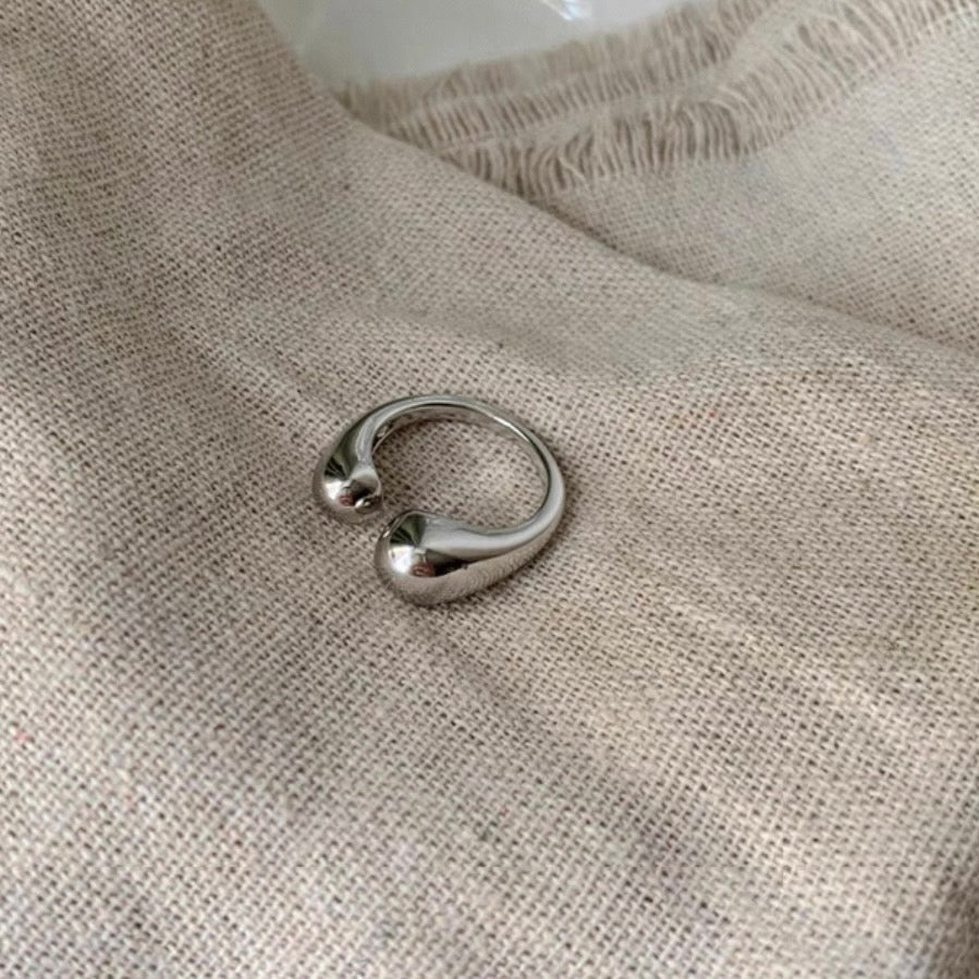 melty curve ring