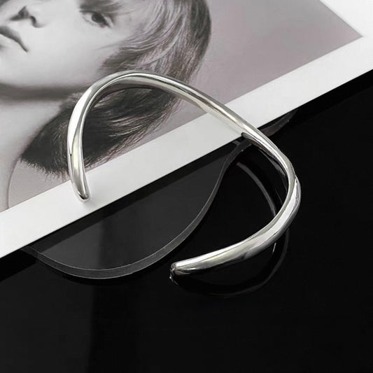curve line bangle