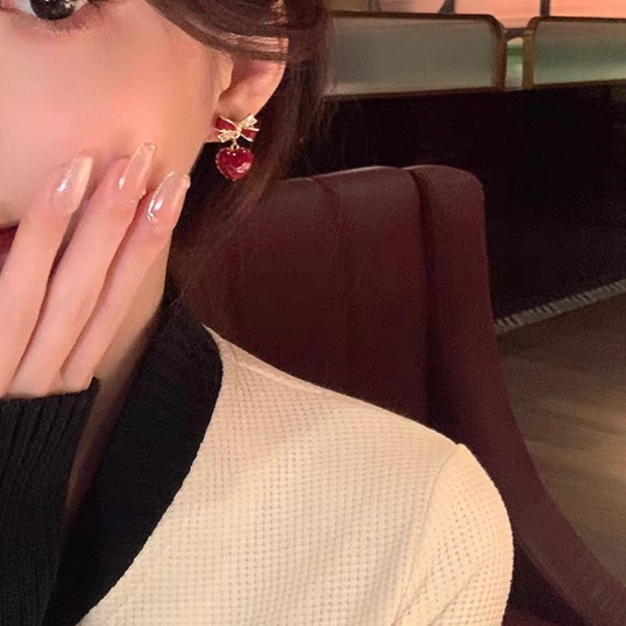 rouge ribbon heart pierce
