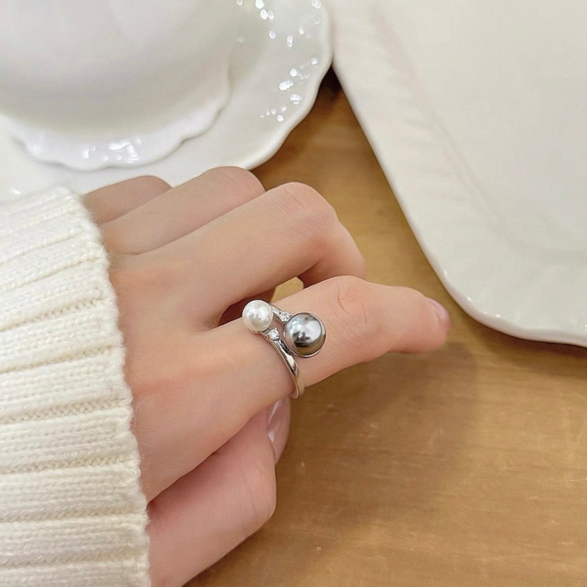 black & white pearl ring