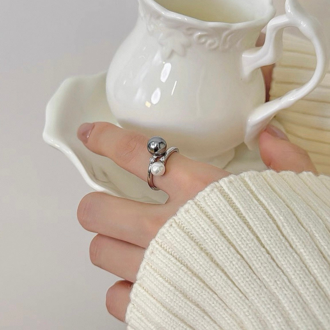 black & white pearl ring