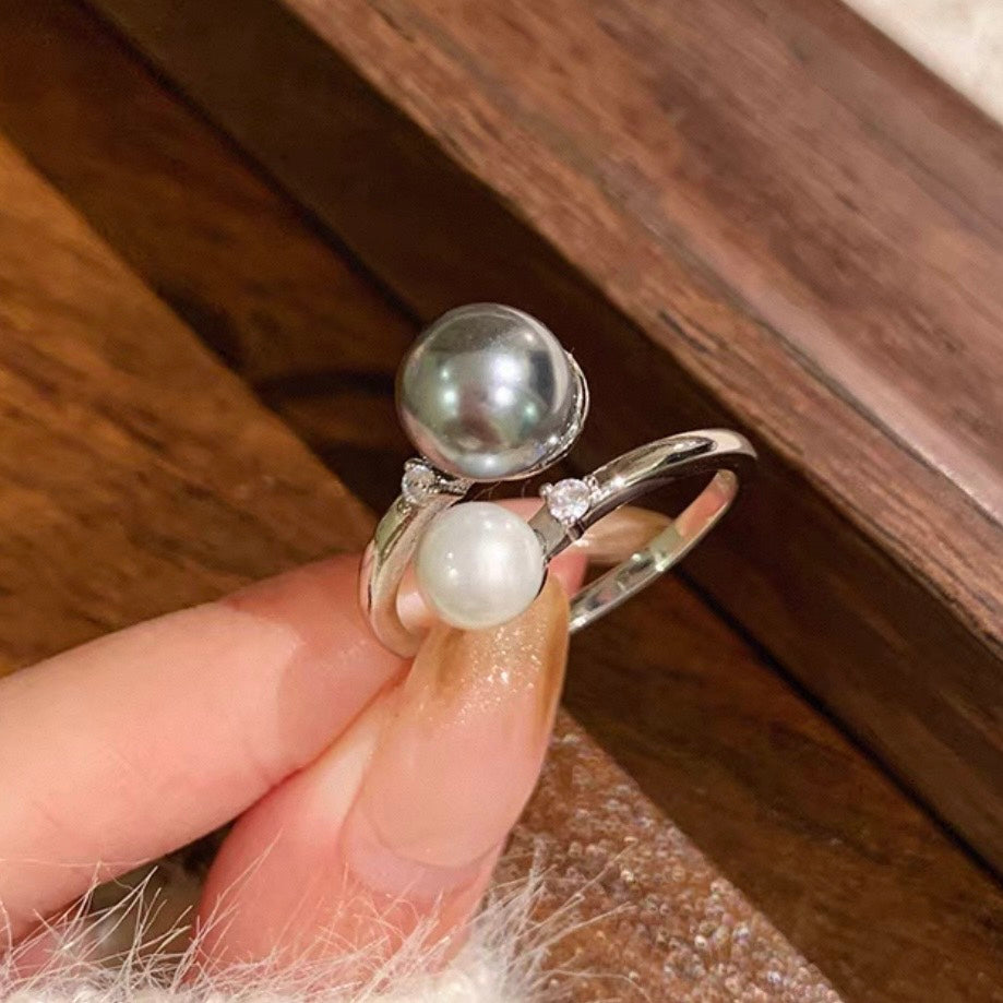 black & white pearl ring